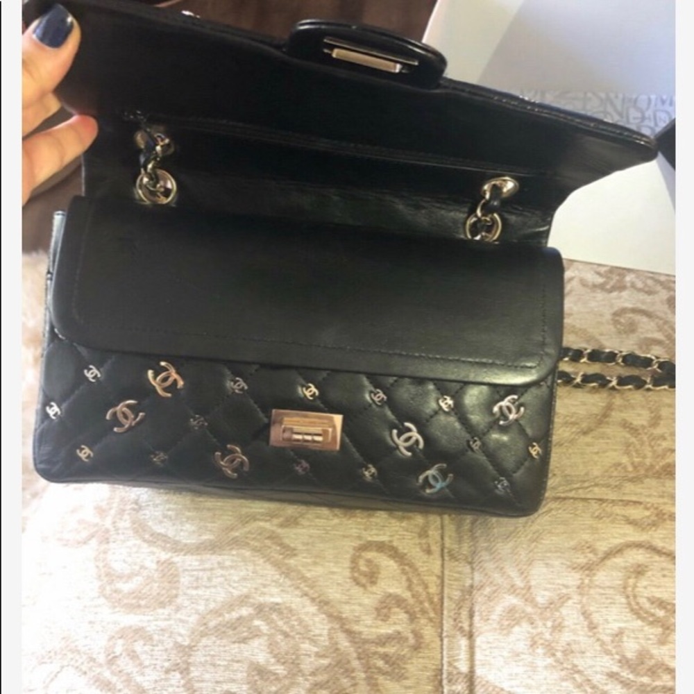 CHANEL 💯% AUTHENTIC/LIMITED ED/BLACK PURSE w CC’s - Picture 2 of 8